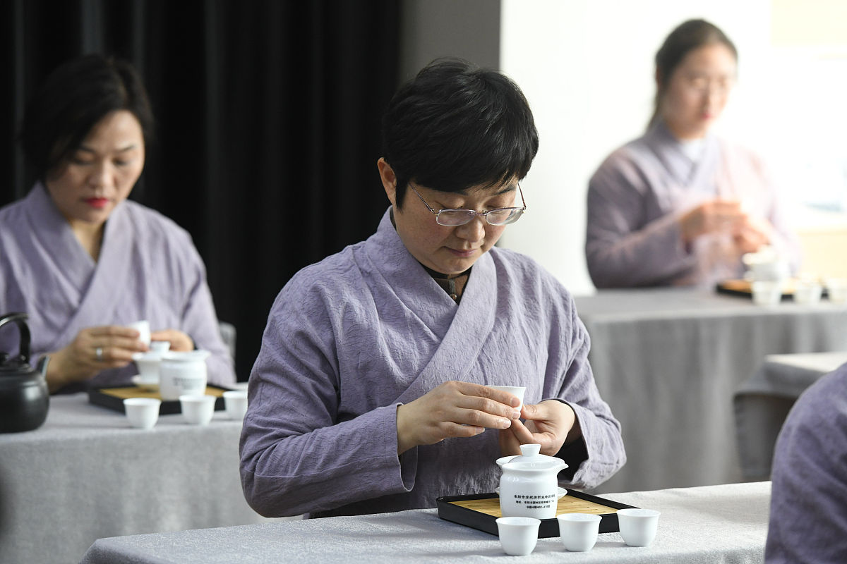 泰兴中等专业学校2021年招生专业 - 电子信息、机械制造、建筑工程、商贸管理等