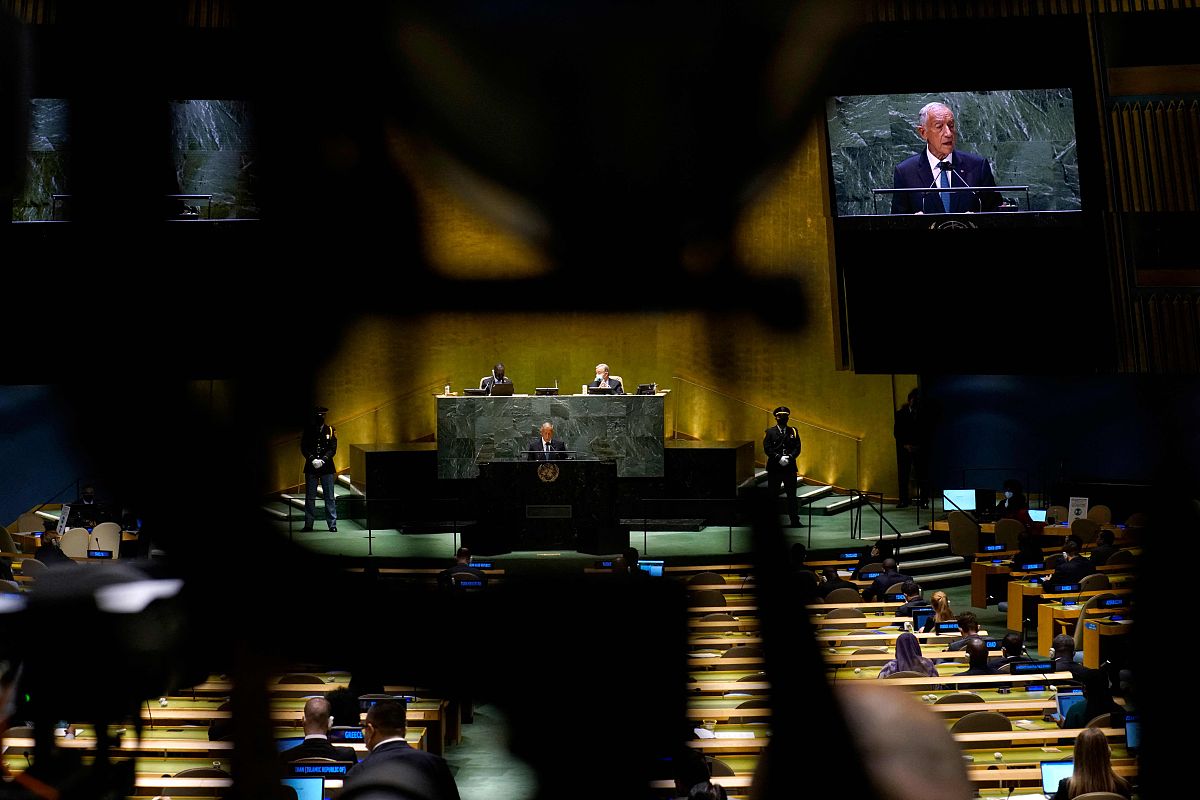 请问男生多大开始可以带贞洁带 帮我用300字描述