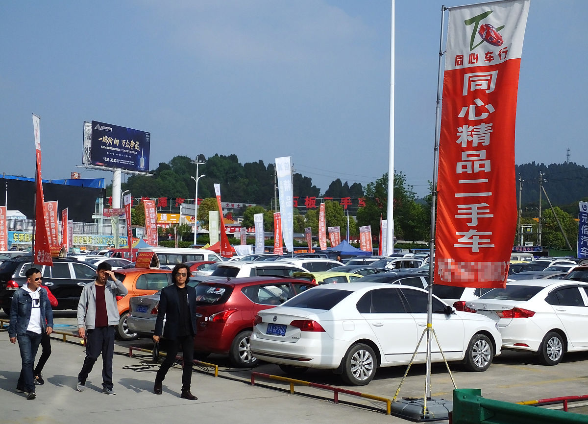 2019年4月12日,湖北宜昌市发展大道,宜洋二手车市场.
