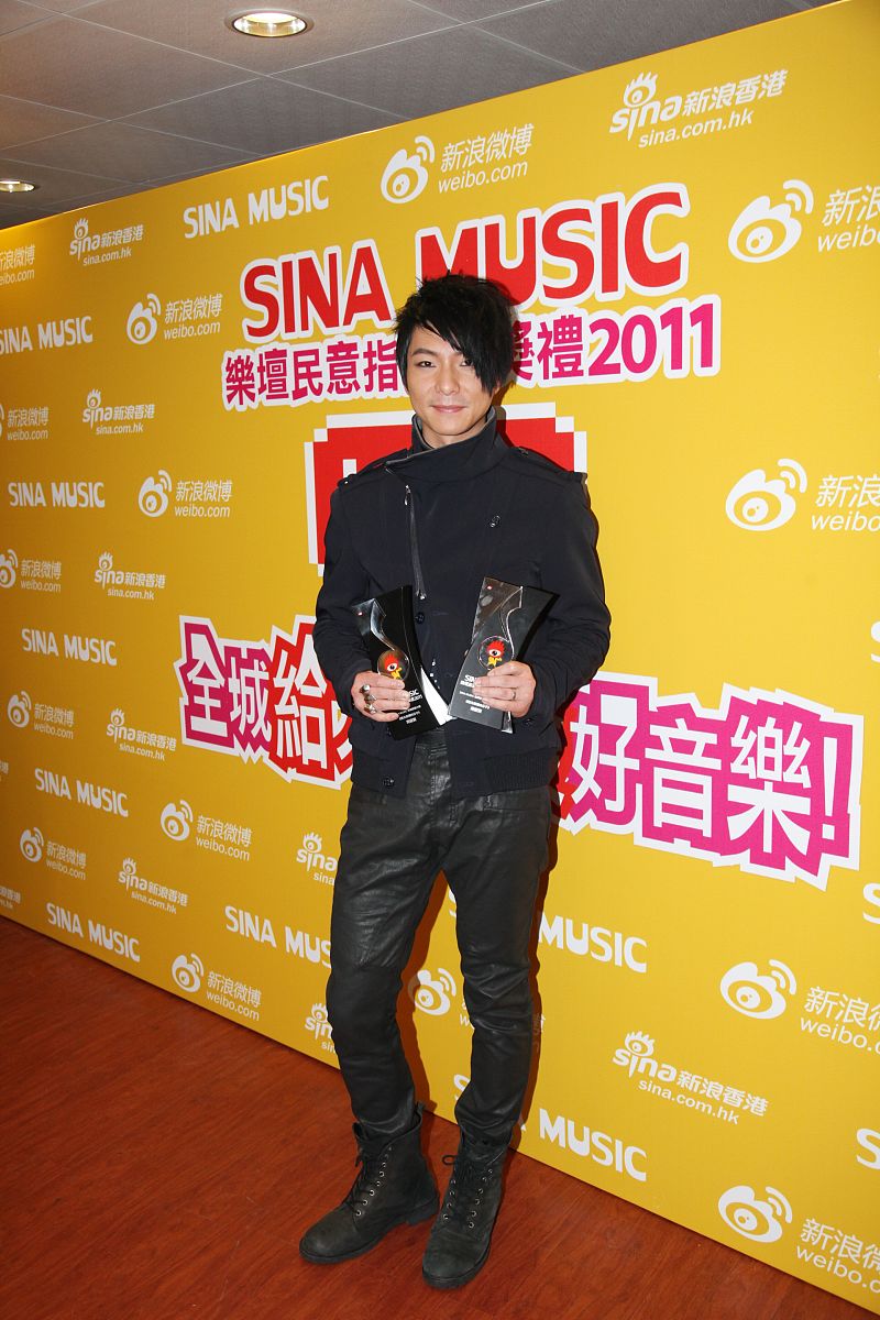 2012年1月3日,香港,《sina music乐坛民意指数颁奖礼2011》今晚于九展