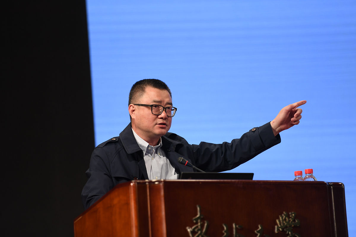 研究生录取问题某校某学科方向招收研究生指标是20人参加复试的31个人有关学生初试复试成绩学生本科就读学校和调剂学生情况见后面表格。导师中有3位教授T1T2T37位副教授T4T5T6T7T8T9T10现需要解决以下问题：1 根据初试复试成绩选拔20位学生。在选拔时为了鼓励下一年优秀学生积极报考本学科对第一志愿考生予以适当倾斜。2 根据学生意愿对导师和学生进行分配。其中教授T3今年只招2人其余每位教授