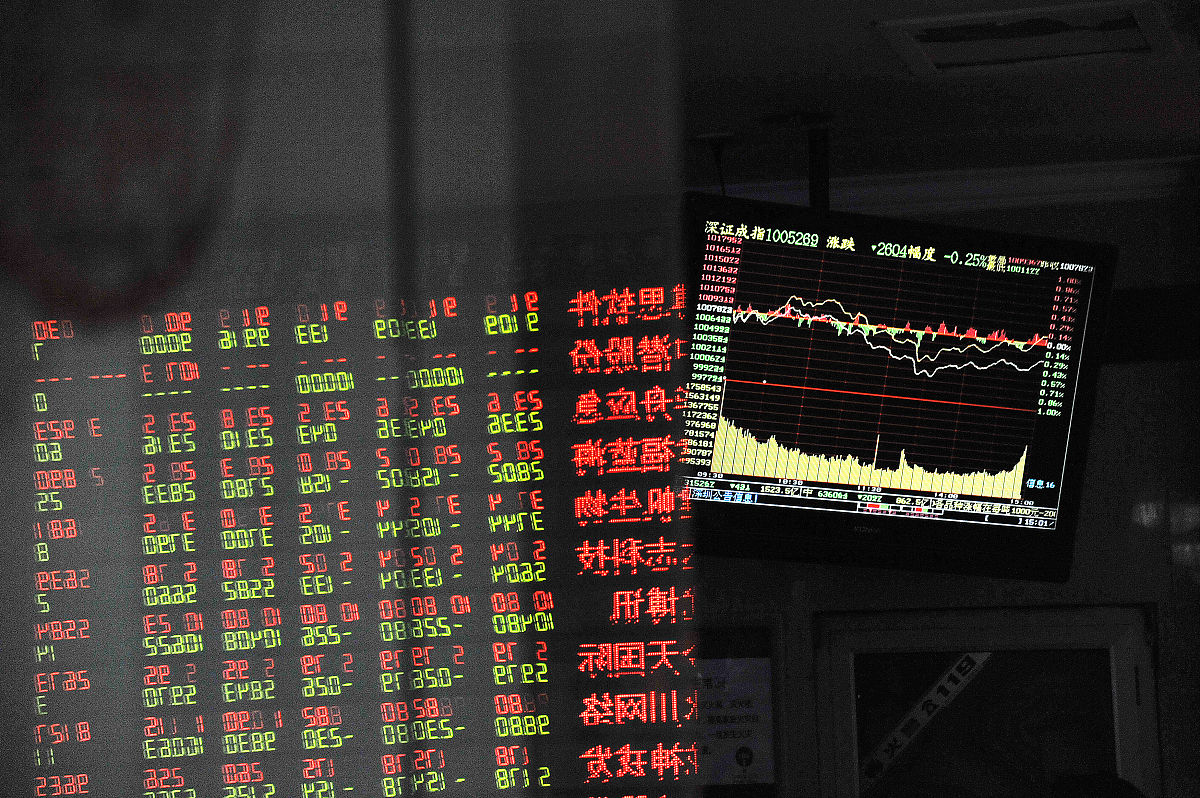 单站临频 foF2参量预报子模块包含4号个二级模块1单站临频 foF2参量预报模型数据预处理：对foF2参量预报模型所需要的foF2特征参数、太阳F107指数等输入数据进行质量控制包括数据连续性、剔除野值等处理使其成为连续、规范的满足预报模型运行的输入数据集。2单站临频foF2参量预报模型运行：通过规范和改造BP反向传播的多层前向神经网络foF2预报模型的数据接口、调用方式实现预报模型在系统中的集