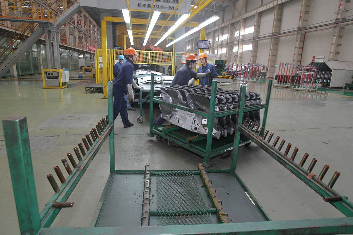 铝型材装饰厂冲孔车间：揭秘幕后打造工艺