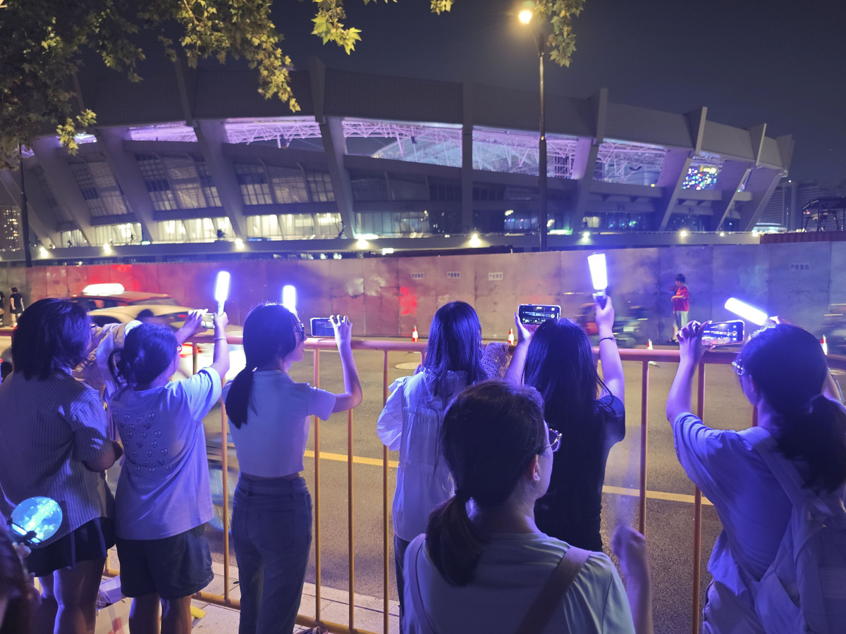 荧光夜跑志愿者感悟：团队合作、热情活力与责任使命