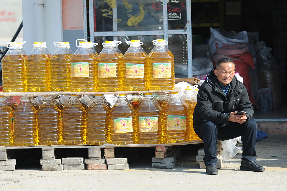 分解食用油二次利用的方式