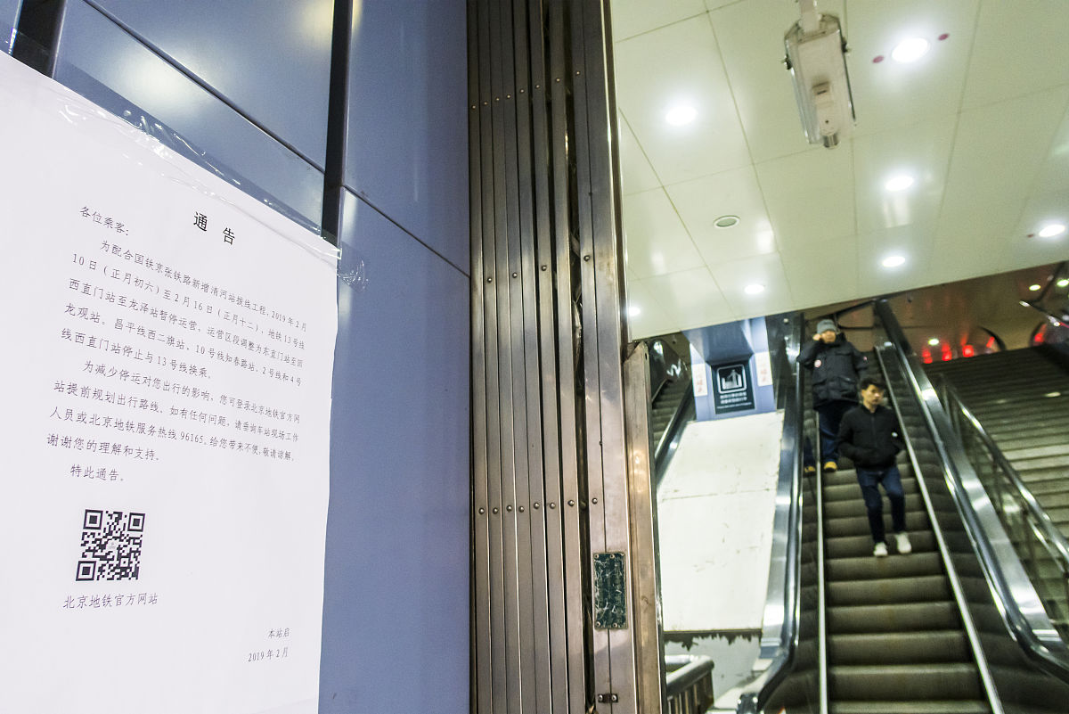 仿写一段文字达到降低重复率的目的：作为站场专业负责人A完成了初步设计工作目前该项目已完成正式可研上报国家发改委和国铁集团初步设计审查工作；另外还主持完成了南京普速系统改造项目初步设计提出了合理的枢纽改建方案得到了国铁集团和地方政府部门的一致认可。在总体工作方面A作为上海至南京至合肥高速铁路工程副总体、宁淮城际六合西至南京北段总体积极协调各方明确设计界面和原则稳步推进可研、初步设计、施工图设计工作目