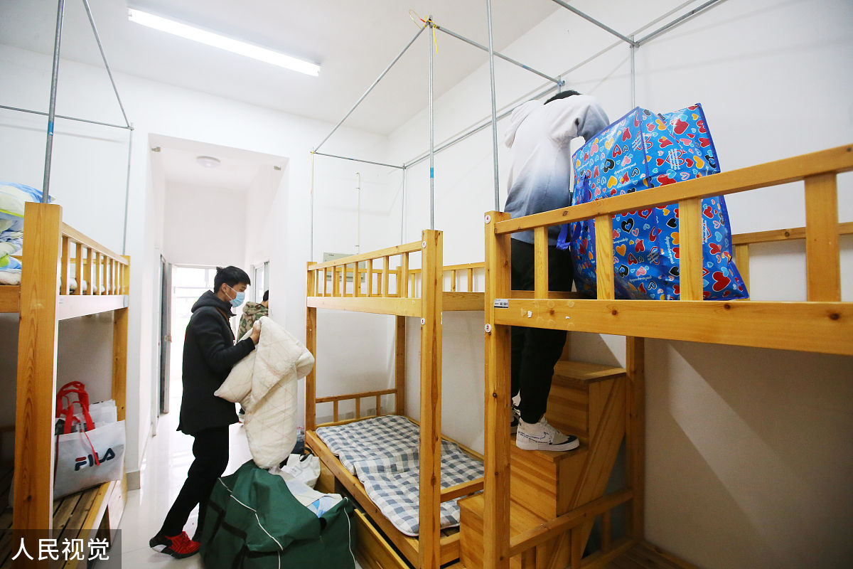 重返大学时代：失意求职者穿越之旅