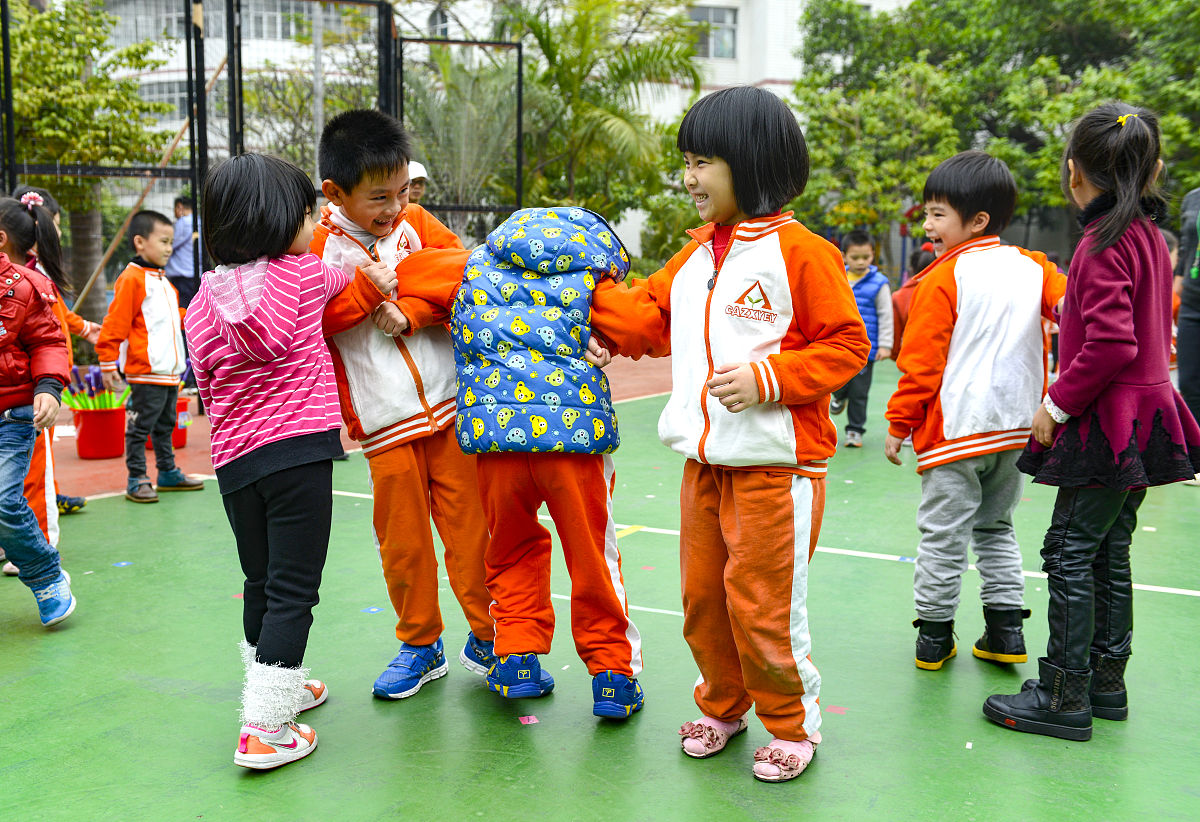 为论文M幼儿园户外游戏活动开展中存在的问题及对策研究写一篇选题依据写成一段话格式不少于500字。