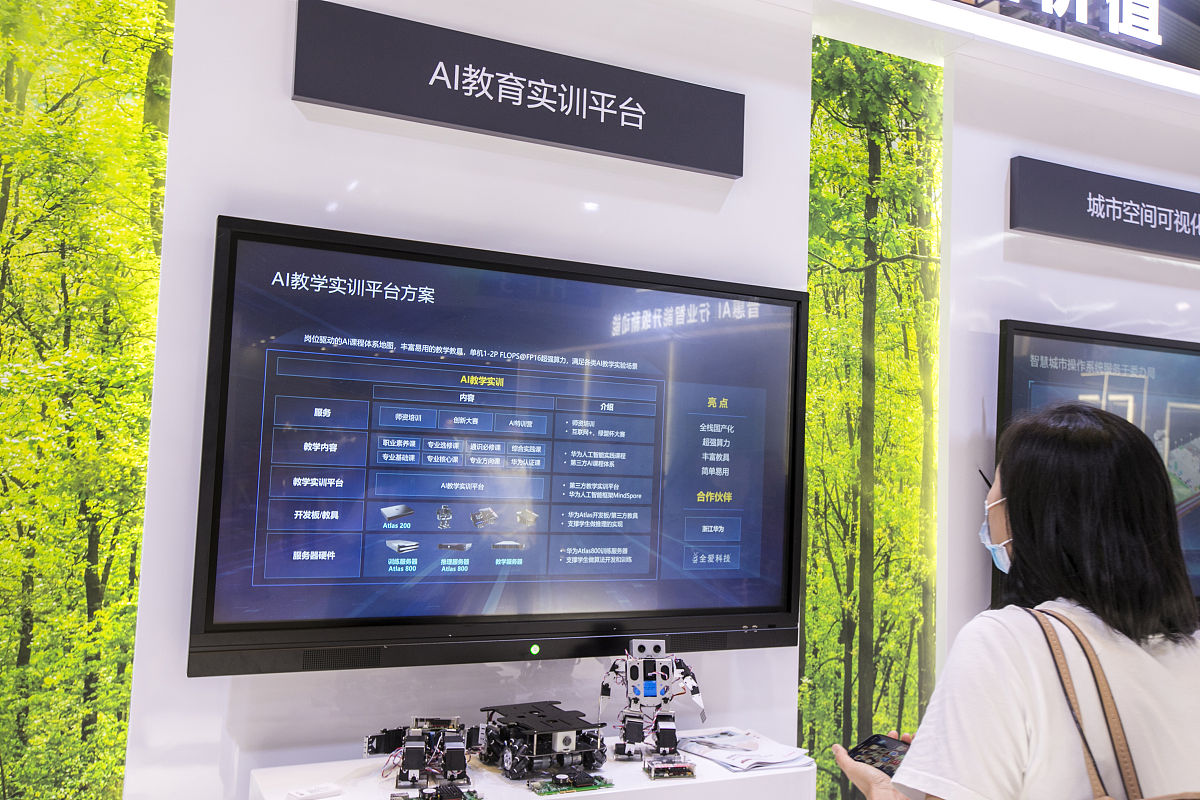 请为我写几条关于嵌入式、编程、碣石微控的横幅要求是中文对称