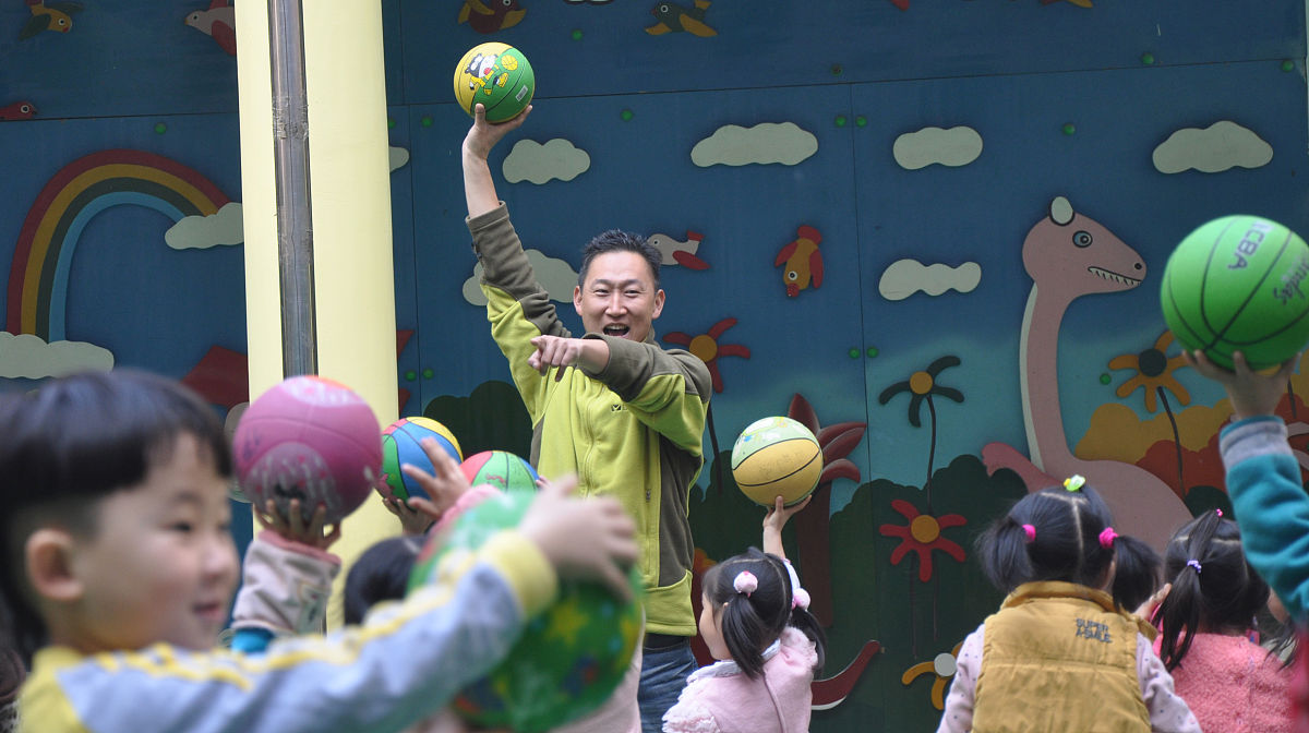 幼儿小班游戏发展研究 - 促进幼儿身心健康成长