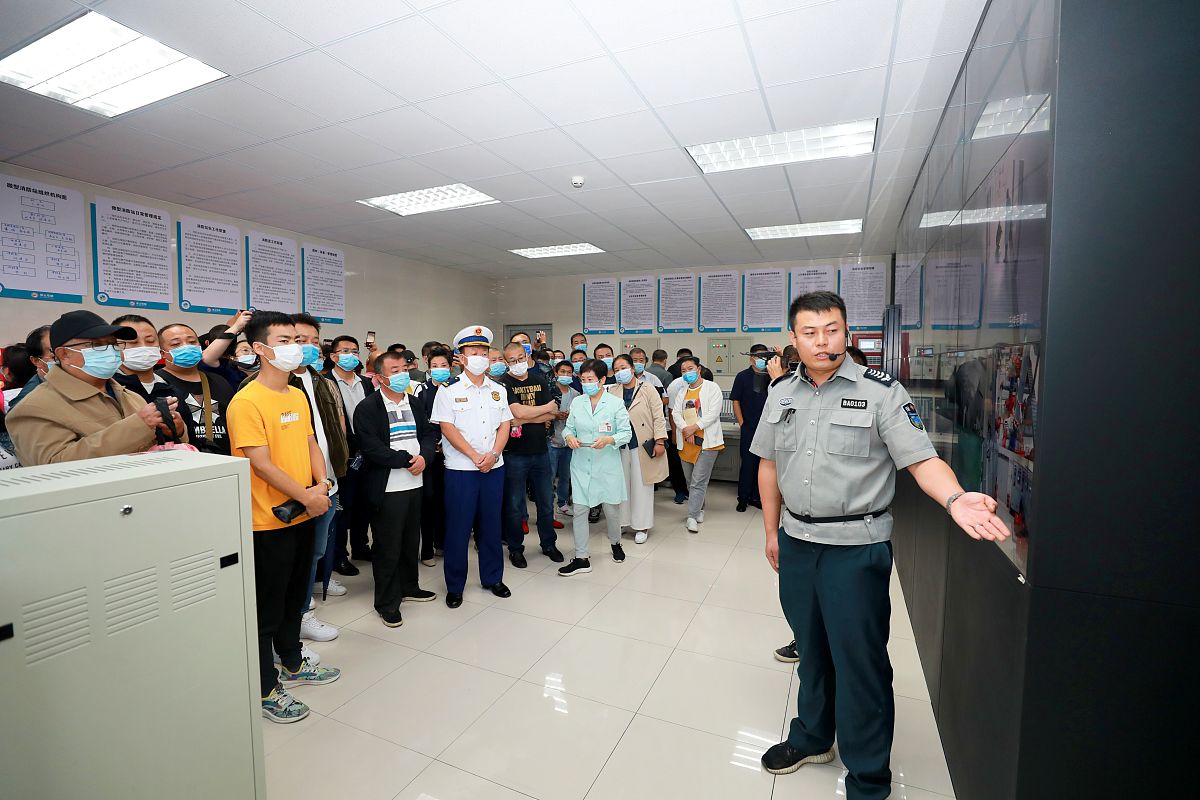 顺义区公安局办案中心帮我用180字详细描述