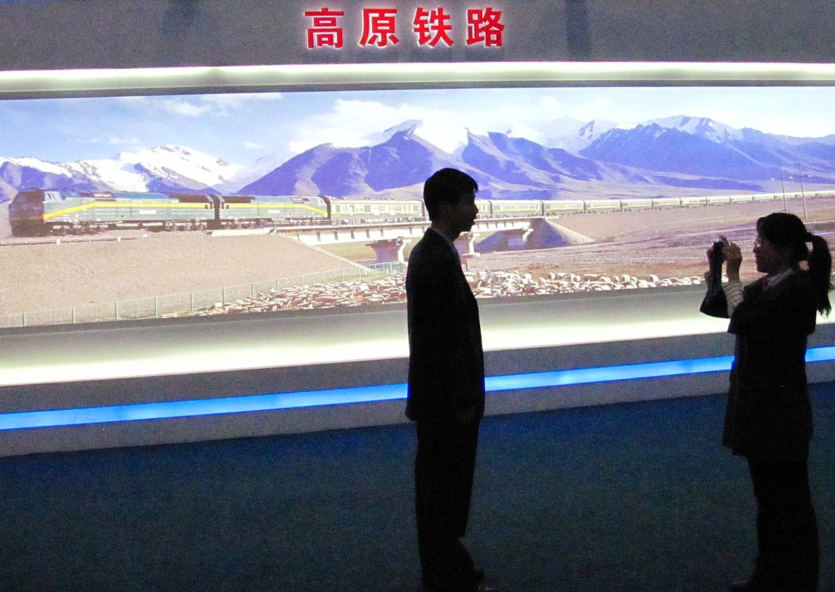 2010年12月8日,第十届中国国际现代化铁路技术装备展览会暨第七届世界