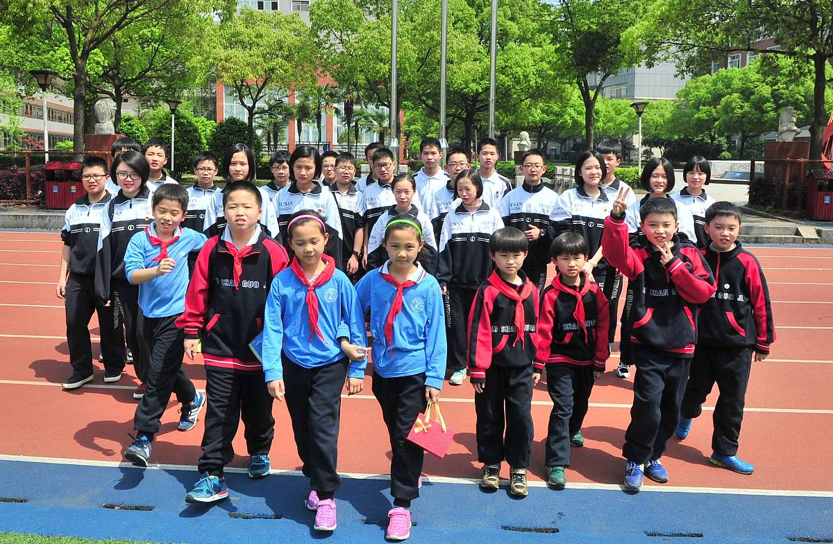 2016年04月11日,湖南省长沙市,26对双胞胎扎堆学校让人分不清.老师和