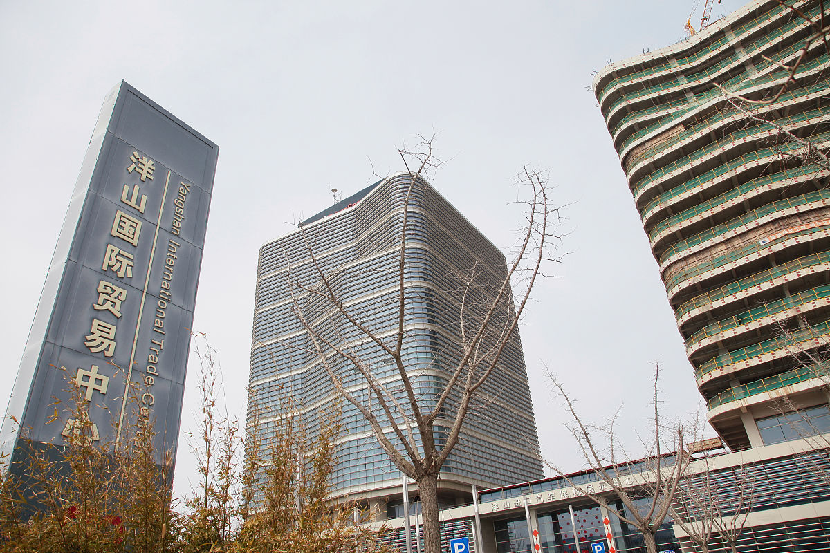 请总结西安市港务区绿地二期房建项目施工现场安全控制技术应用存在安全设备维护不及时问题写成一段话格式不少于300字。