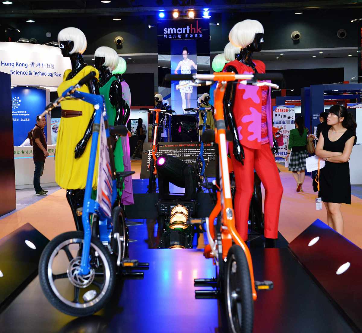 这个暑假我们家从杭州出发去香港旅游4人2大2小帮我做个攻略和预算