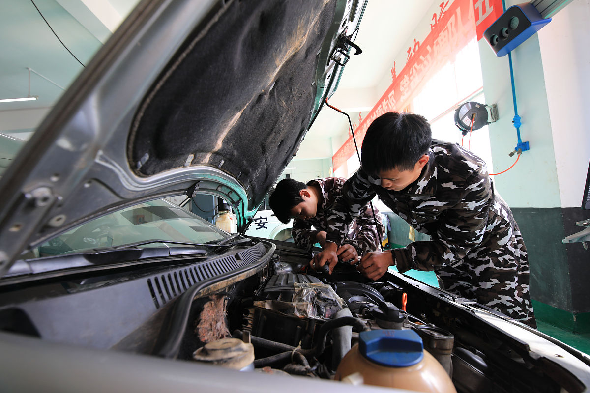 贵州初中毕业女生汽修学校推荐：开启你的汽车行业梦想