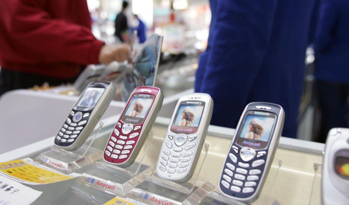 写一篇关于手机发展史的论文