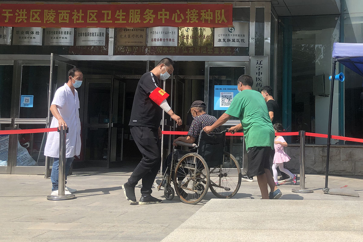 根据早6-9时-爬楼发抗原的标题详细描述情景为：我一周前骨折了一周后刚刚敢落地就开始志愿工作