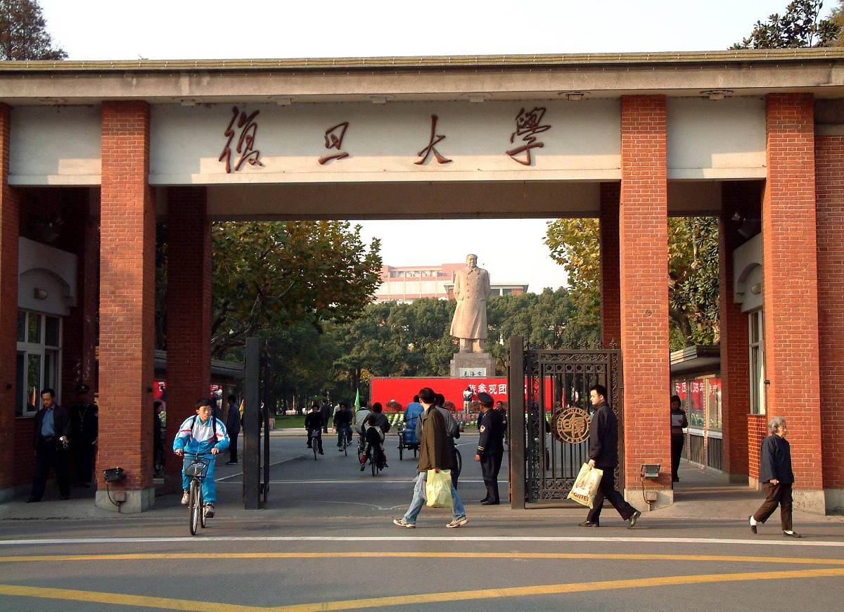 请写出一个跨专业考复旦大学公共卫生与预防医学重大传染病临床研究方向的学术型硕士研究生读研/科研规划,可以从最终的目标出发制定计划。要具体,比如选课考证或者培训(已获得ich-gcp证书和英语六级证书)不要好高骛远,要向老师表明你是一个长期主义,以口述的形式表达 请写出一个跨专业考复旦大学公共卫生与预防医学重大传染病临床研究方向的学术型硕士研究生读研/科研规划,可以从最终的目标出发制定计划。要具体,比如选课考证或者培训(已获得ich-gcp证书和英语六级证书)不要好高骛远,要向老师表明你是一个长期主义,以口述的形式表达