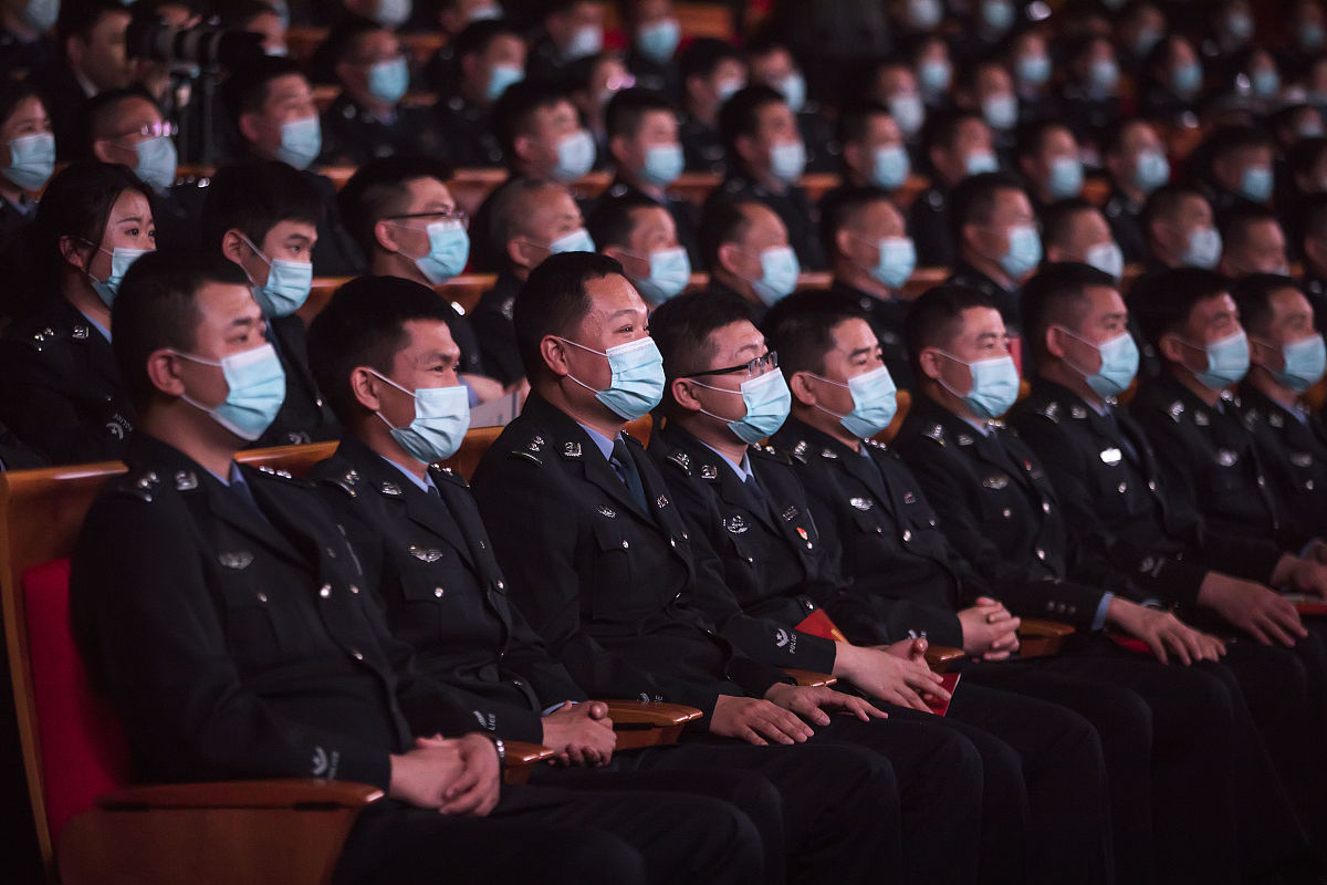 以弘扬劳模精神为主题的3000字论文