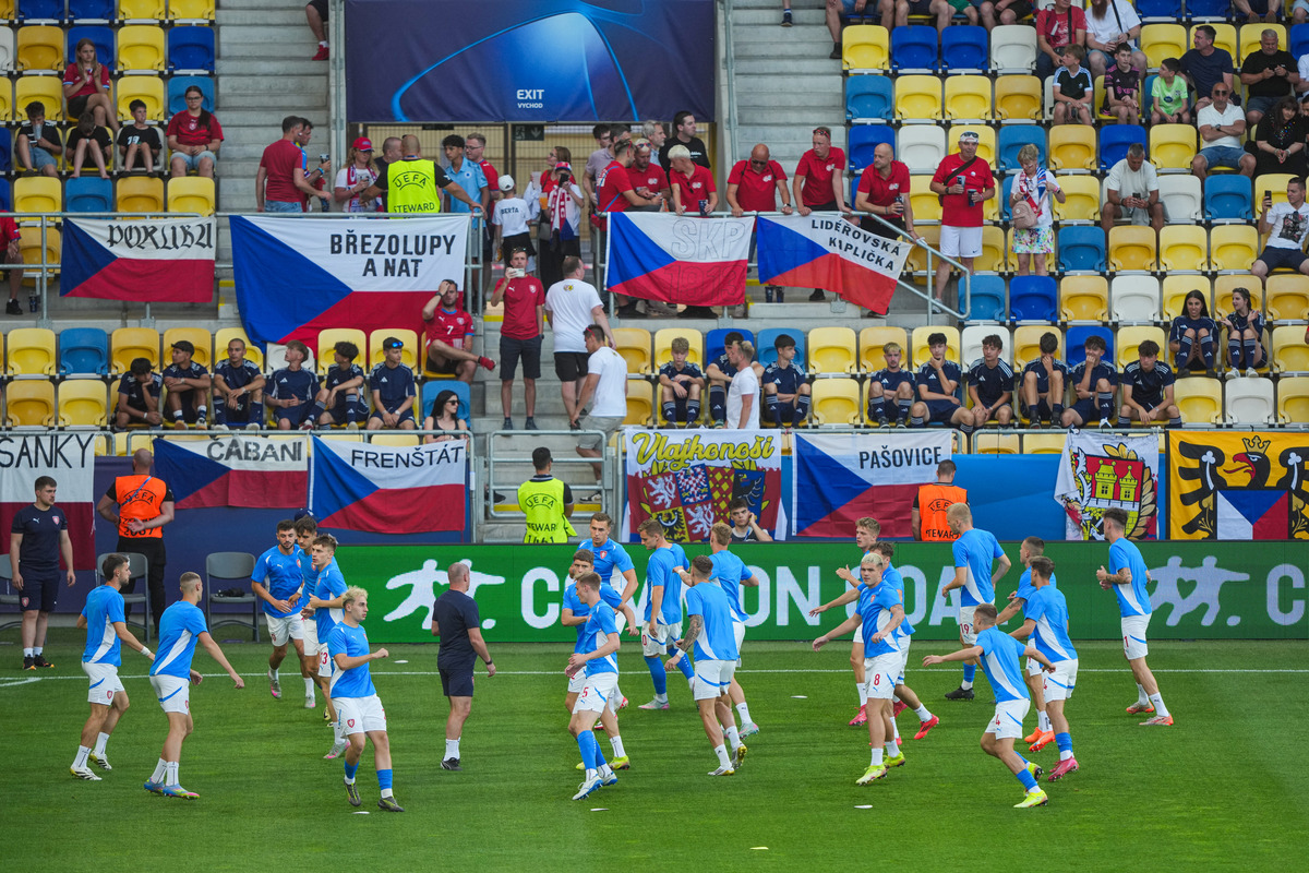 从个人主义或集体主义偏向维度分析中国与巴西的足球文化