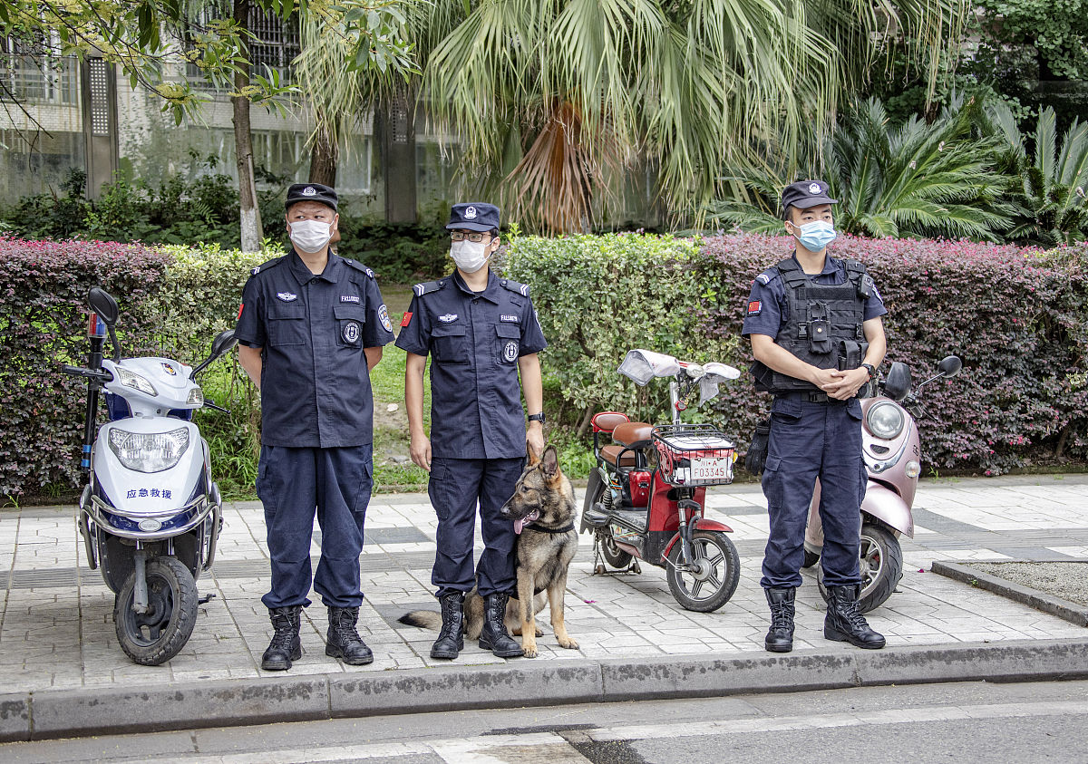 加强公安干警的精神建设
