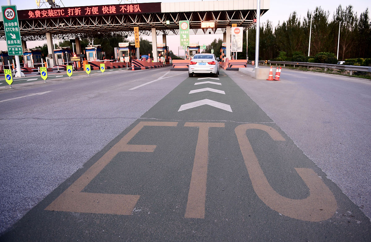 不出高速收费站可以在哪里调头