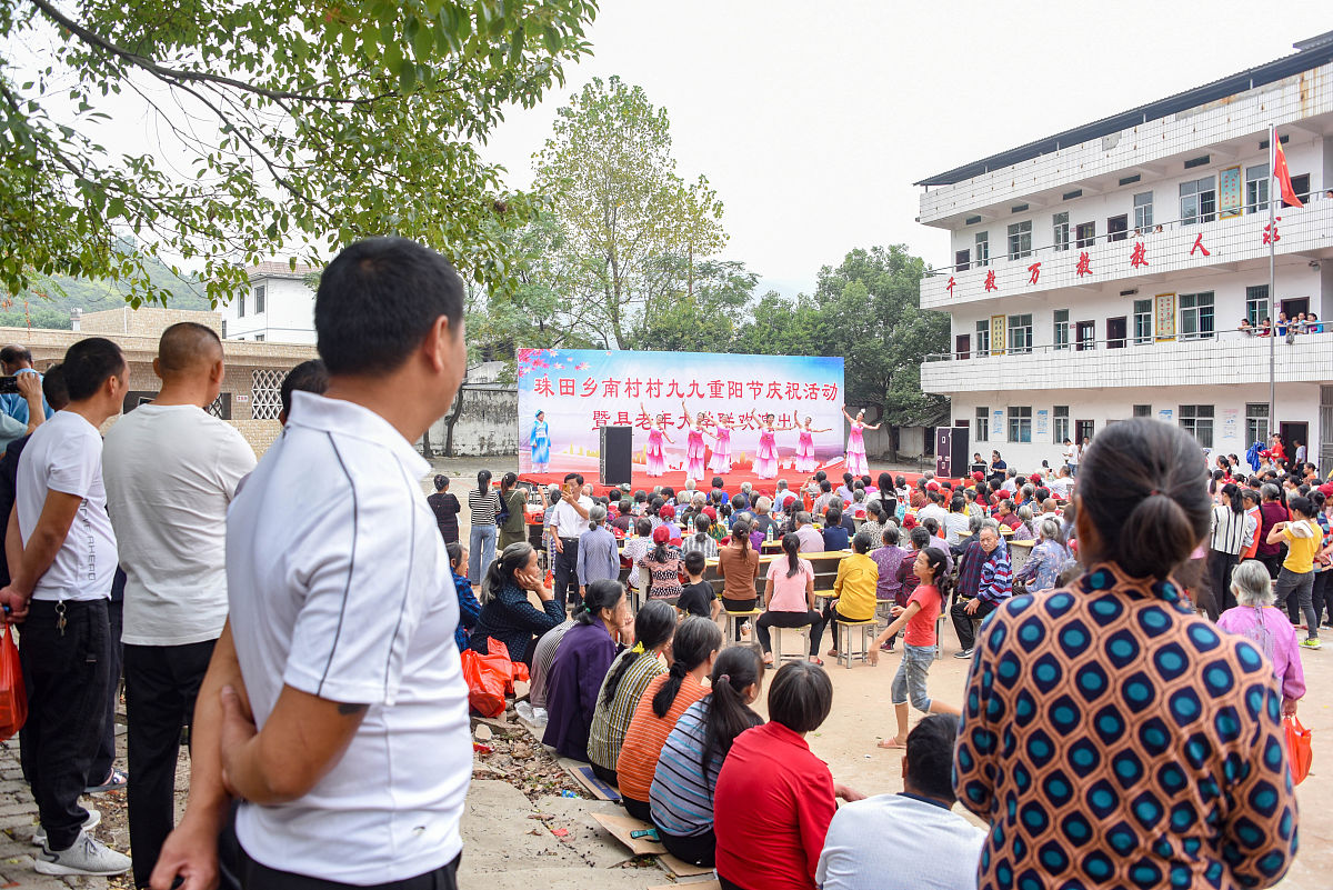 民盟乐山市委助力教育扶贫，帮助美姑县贫困学生实现自我发展