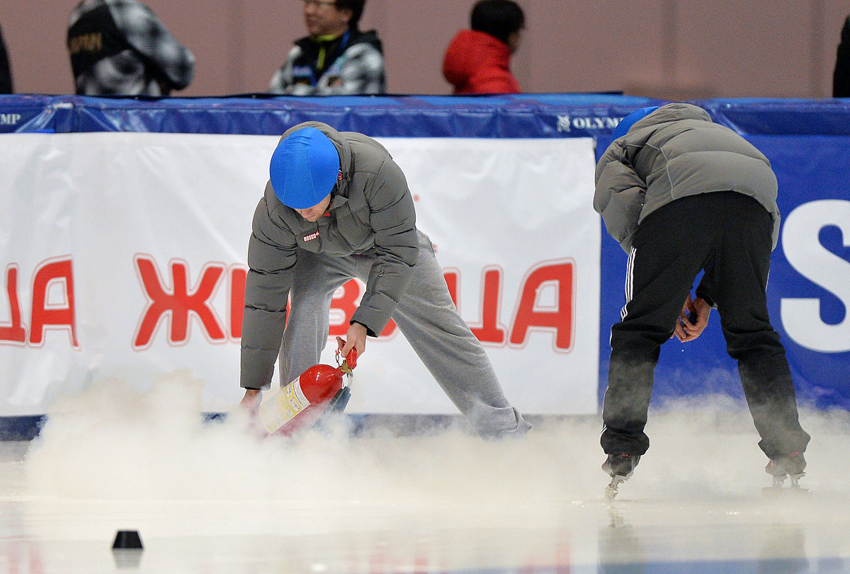 2013年11月16日,俄罗斯,2013短道速滑世界杯科洛姆纳站第3日,比赛激烈