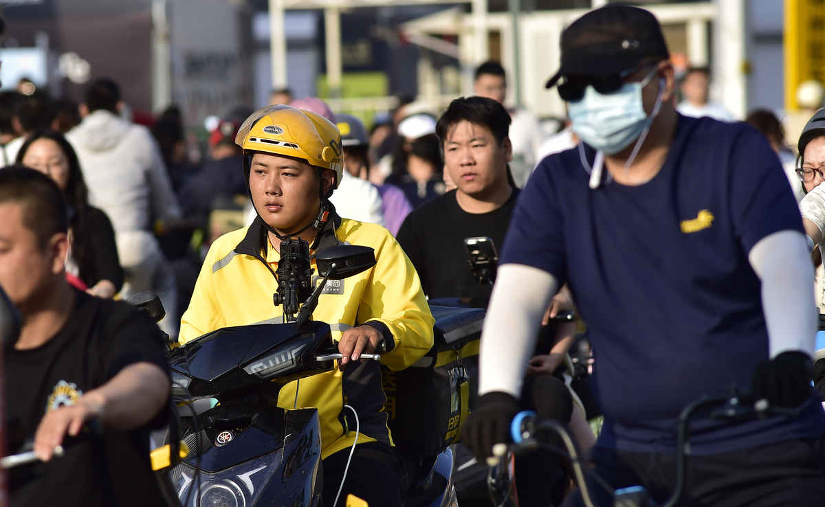 跑外卖的辛酸故事。200字