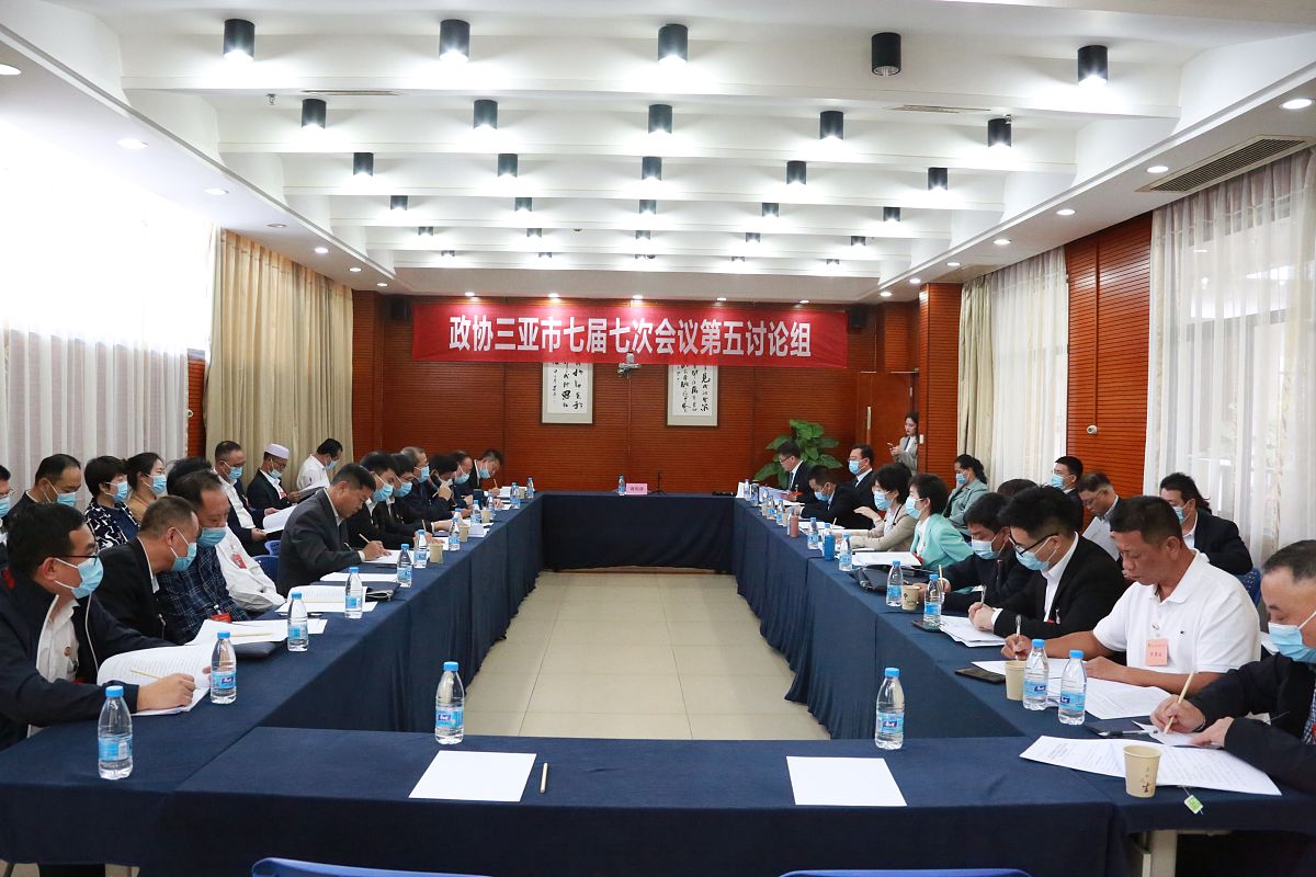 4月10日下午哈尔滨市委组织部干部教育处处长付春燕市乡村振兴局主任科员周琳市生态环境局人事处二级主任科员李重市水务局河湖长制工作处二级调研员张继红市水务局规划财务处三级主任科员王頔一行5人来到继续教育学院对干部专业培训进行交流调研。继续教育学院党委书记李友善院长王杜春培训科科长王亚峰以及相关工作人员出席座谈会。我校公共管理与法学院院长杜国明经济管理学院副院长刘畅水利与建筑学院院长刘继龙、教授李恒、