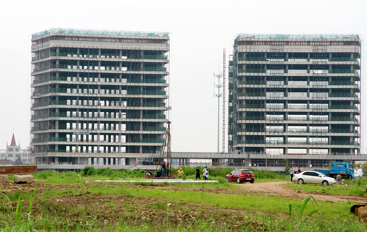 南充高坪职高建筑工程施工专业就业方向：建筑工地管理、设计、房地产等