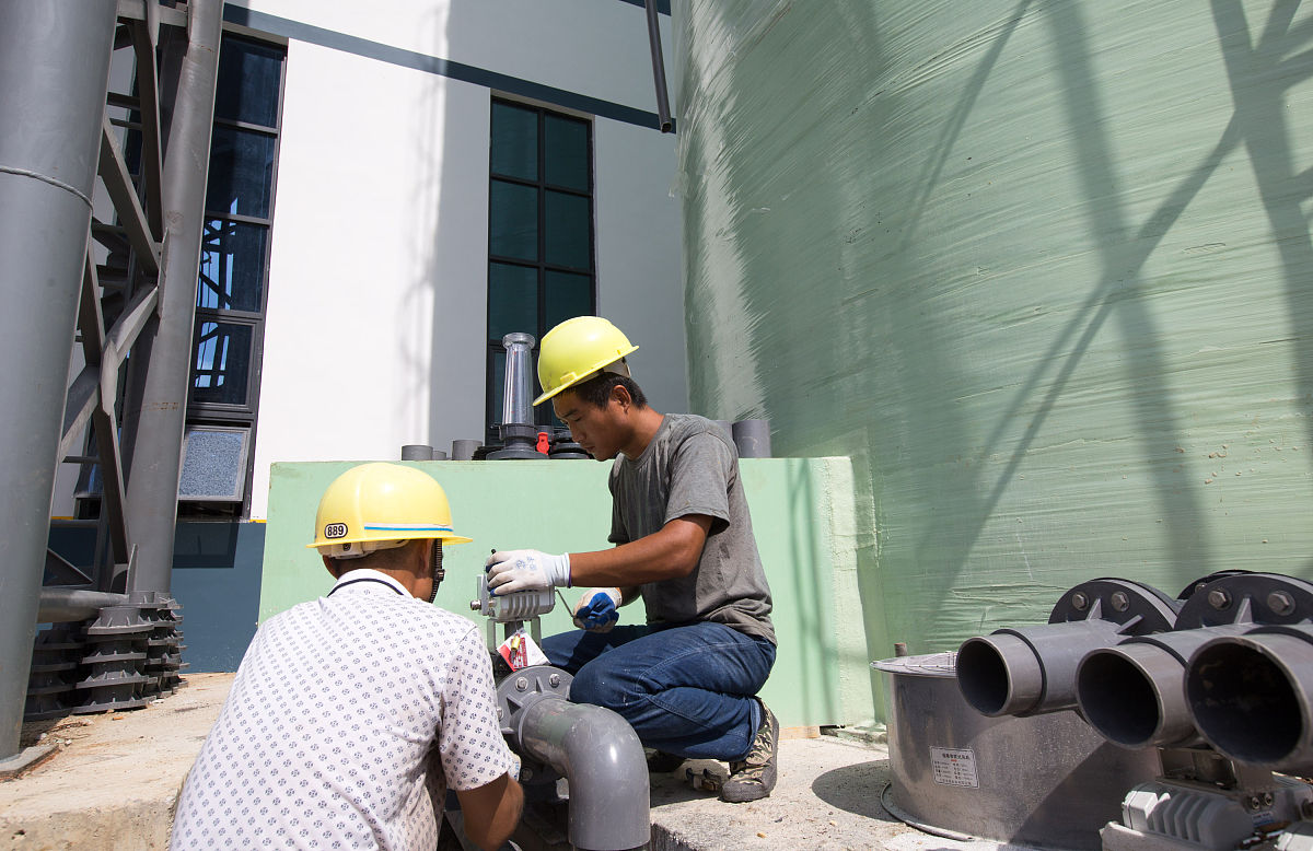 土建施工员继续教育延期：利弊权衡与解决方案