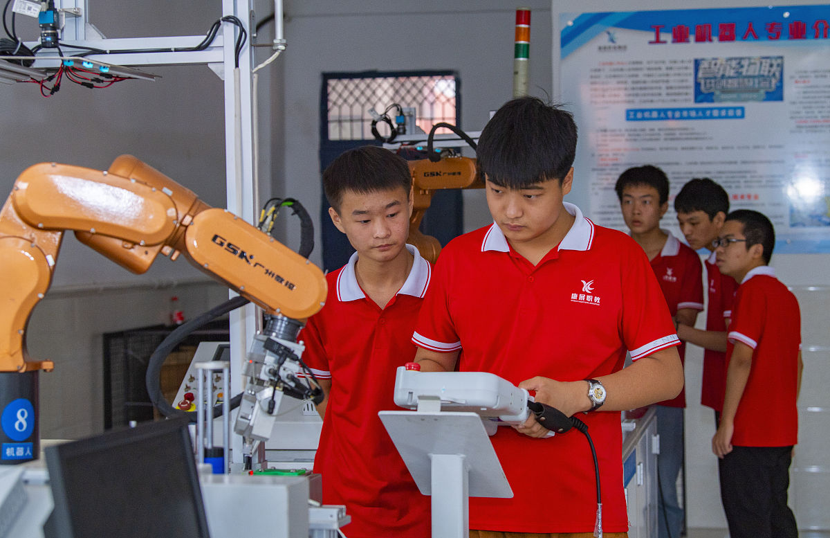 重庆市涪陵创新计算机学校智能机器人+工业机器人专业专业可以选择哪些就业方向