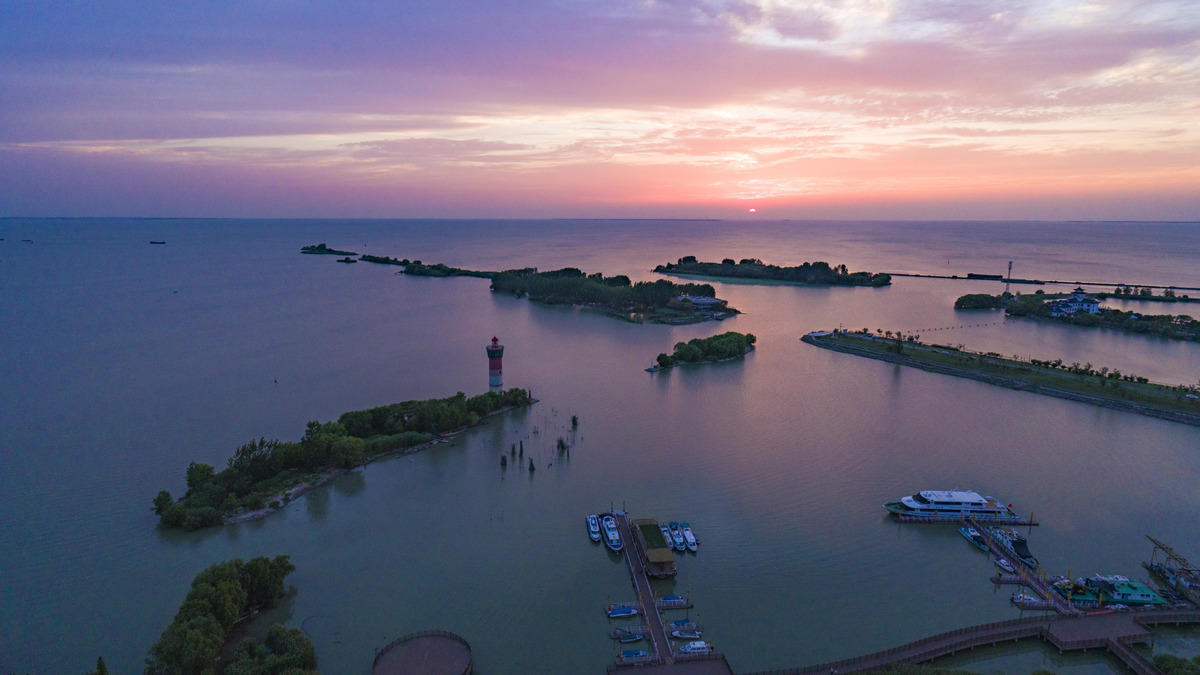 1以高中水平撰写有关太湖的词条释义注意表达时应口语化生动有趣。2以高中三四年级水平撰写有关震泽的词条释义注意表达时应口语化生动有趣。文字均控制在2分钟以内