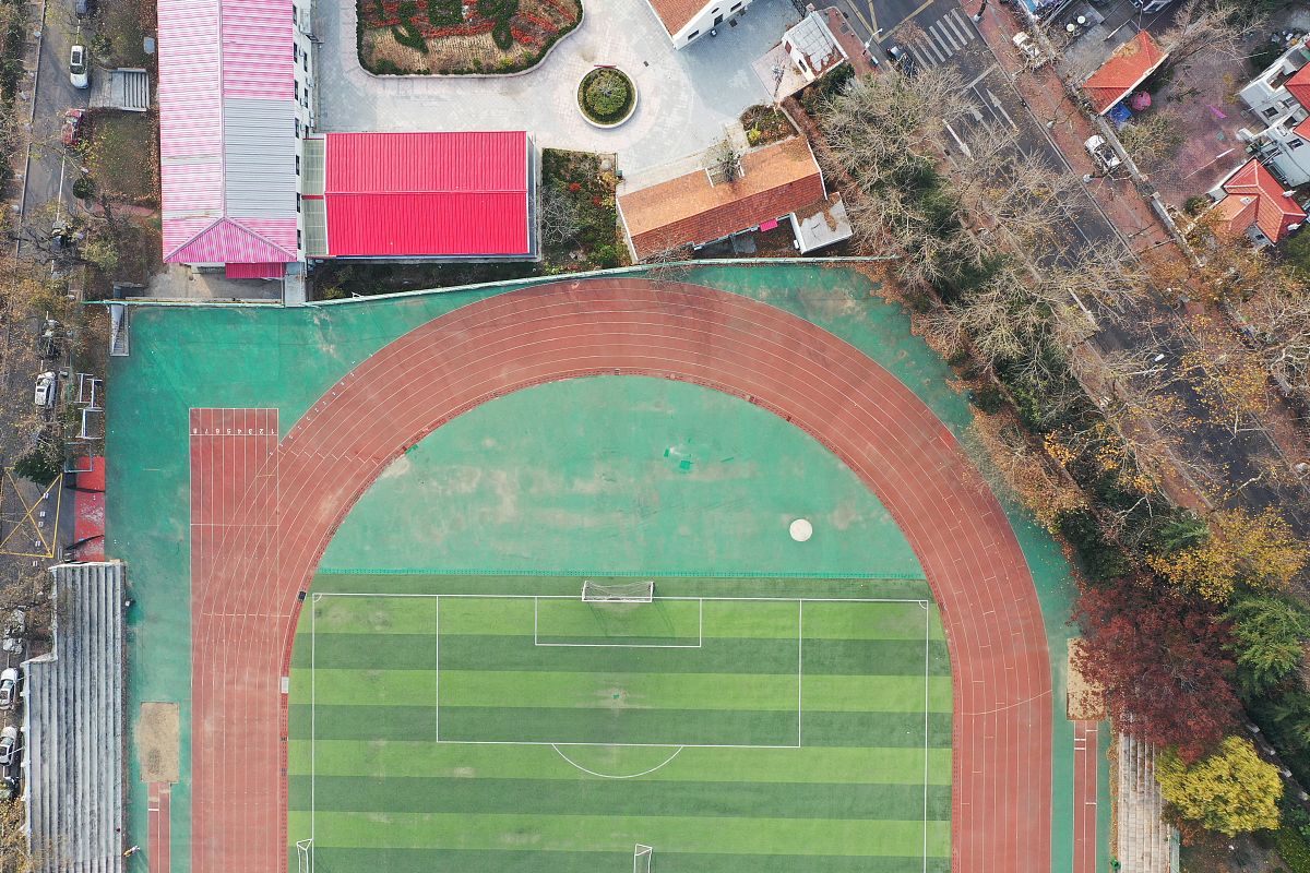 2020年11月29日,山东青岛,航拍中国海洋大学鱼山校区.