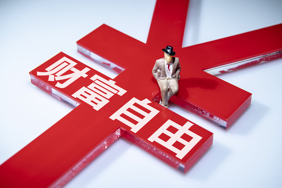 《赚钱智慧铸就豪宅传奇》在富人与穷人的城堡之间有一座看似不可逾越的魔法城墙。 那些勤恳努力的农民工每天都在这面城墙上挥汗如雨幻想着有朝一日能攀到巅峰俯瞰辉煌的豪宅传奇。 而富人们却习惯了空调下的清凉他们拿着冰镇饮料审视着这群孤勇者的奋斗。 哈哈看看这些家伙居然以为金钱是靠时间换来的。你知道吗他们每小时挣30块钱每周工作50个小时就算这样他们还得花20年才能赚到第一个100万呢! 一个衣着光 《赚钱智慧铸就豪宅传奇》在富人与穷人的城堡之间有一座看似不可逾越的魔法城墙。 那些勤恳努力的农民工每天都在这面城墙上挥汗如雨幻想着有朝一日能攀到巅峰俯瞰辉煌的豪宅传奇。 而富人们却习惯了空调下的清凉他们拿着冰镇饮料审视着这群孤勇者的奋斗。 哈哈看看这些家伙居然以为金钱是靠时间换来的。你知道吗他们每小时挣30块钱每周工作50个小时就算这样他们还得花20年才能赚到第一个100万呢! 一个衣着光