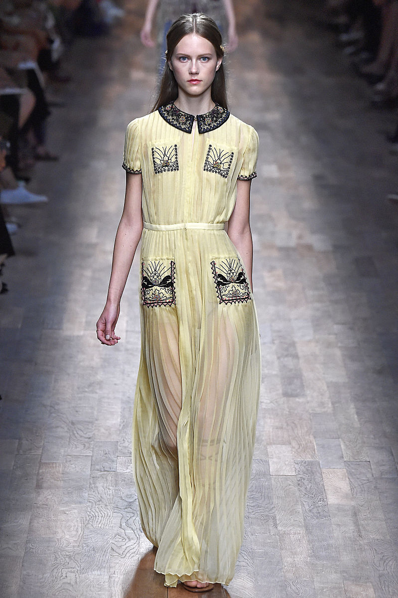 时装合成攻略：最少低级时装打造五件高级时装