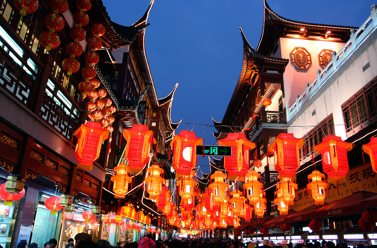 对下面文字降重能够摆脱传统的束缚实现民族的独立和强盛。他们开始研究西方文化和制度借鉴西方的先进经验希望能够为中国的现代化建设提供有益的启示和帮助。 此外中国人民还积极参与政治和社会活动推动社会变革和民族复兴。他们组织各种团体和组织发起各种活动和运动包括反对外国侵略、推动政治改革、促进经济发展、推动文化变革等。这些活动和运动为中国的现代化建设奠定了坚实的基础为中国的未来发展提供了有力的支持和保障。