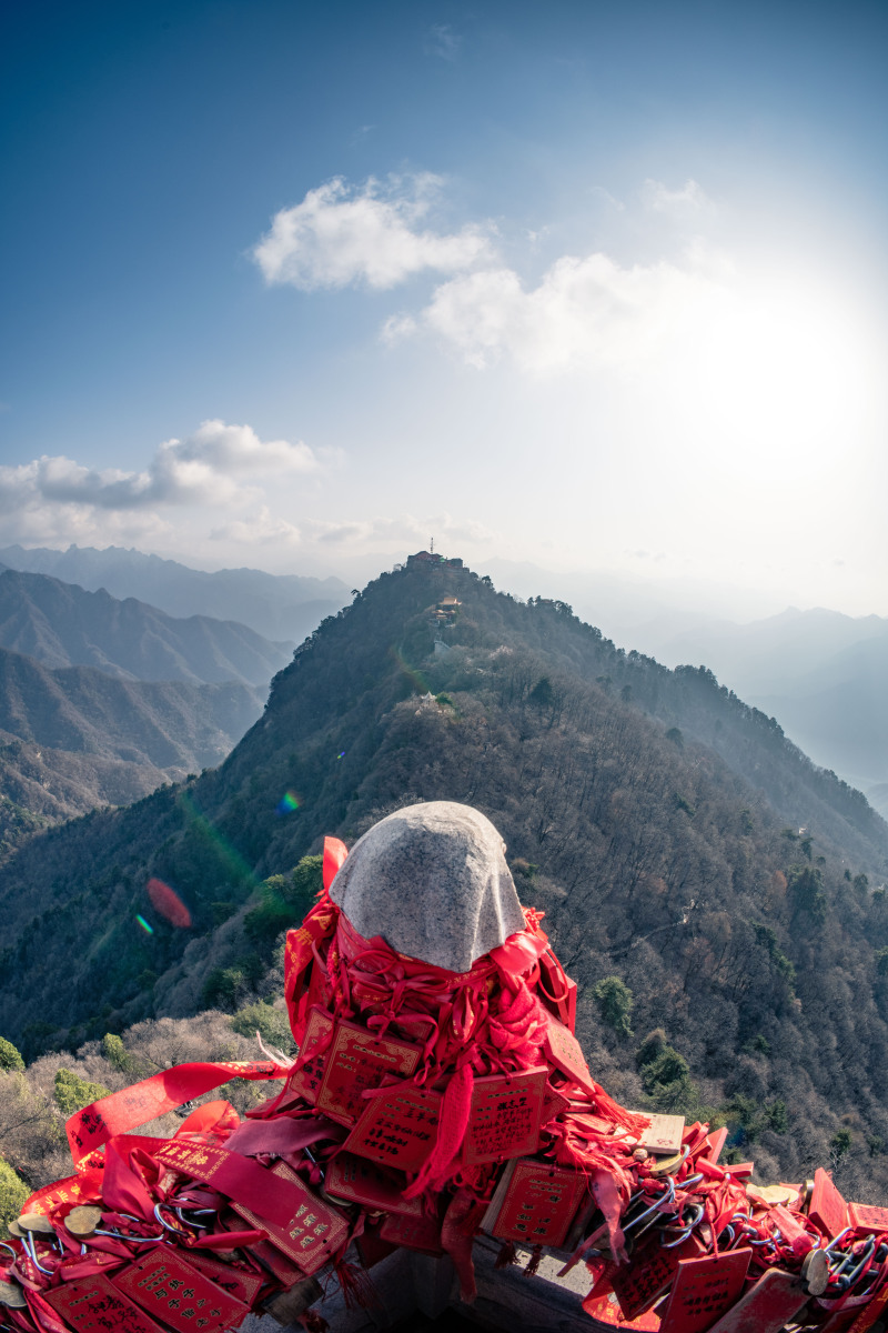 请帮我写1篇600字博客文章主题是：终南山旅游攻略