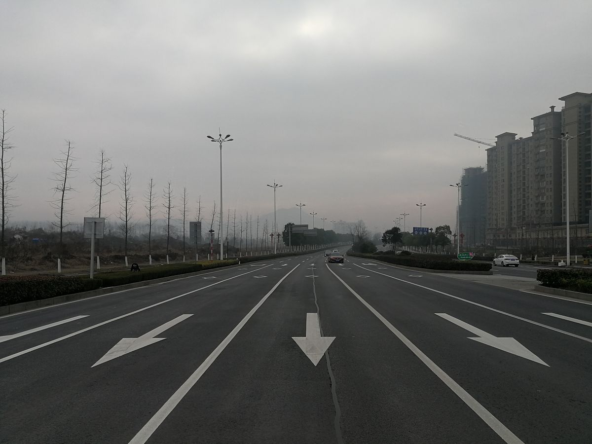 百姓申冤去哪最有效｜农村道路被村民占用如何处理 要求：创建一篇1500至2000字的解决方案