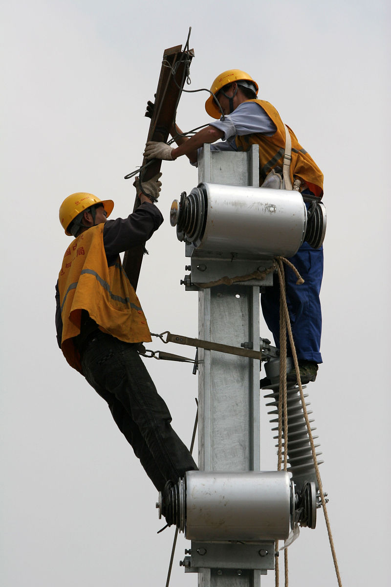 电力系统吊车作业安全管控仪：安全距离设计至关重要