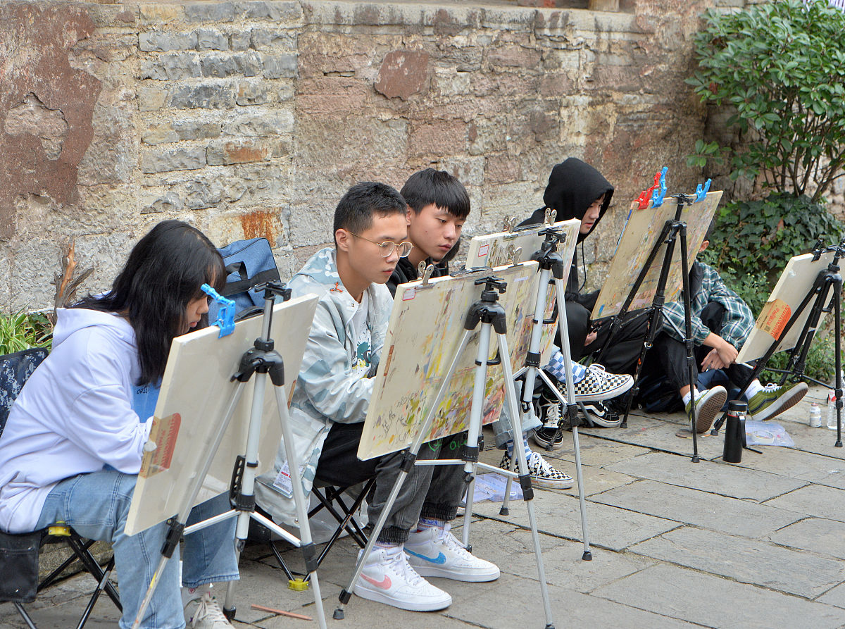 贵州女生职业学校专业推荐：热门方向及院校选择