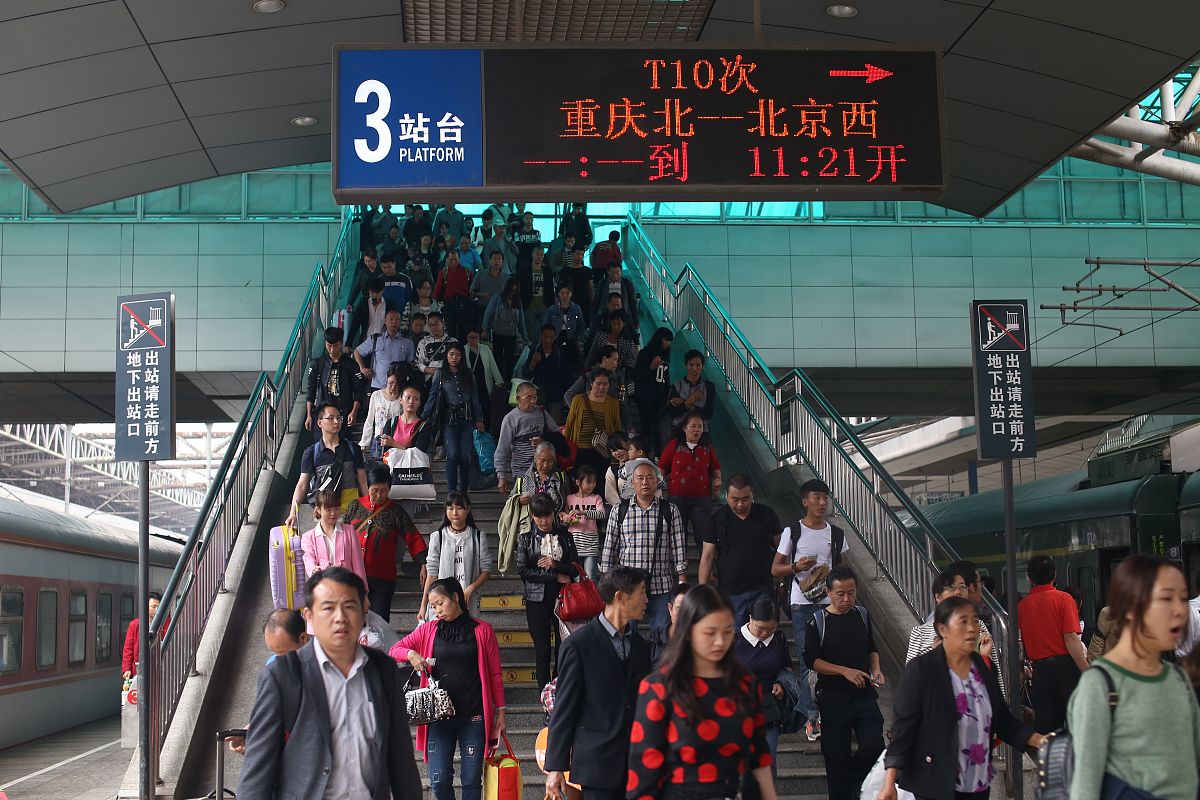 重庆轨道交通专业加开6趟动车组