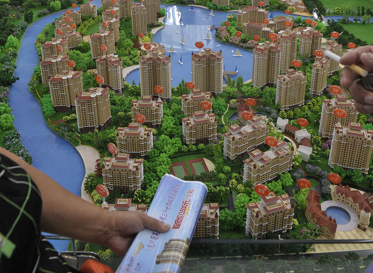 10年房产销售推荐：带人工湖的优质房源，您值得拥有！