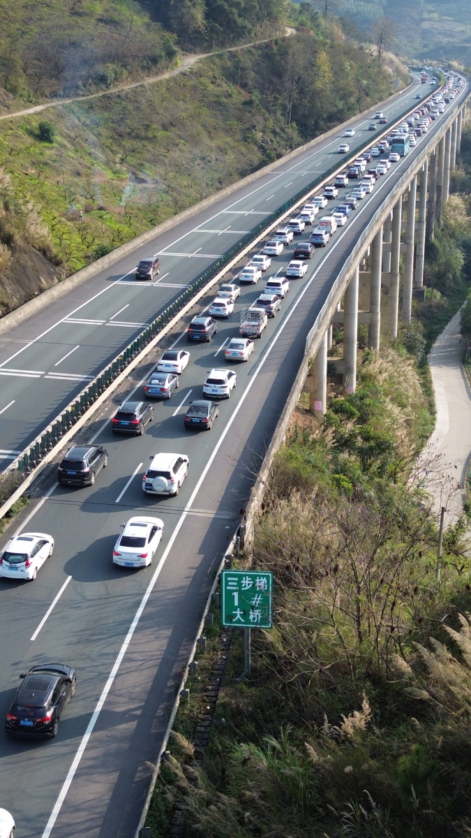 经验,部分路段出城,返程高峰可能出现严重拥堵,提醒朋友们错峰出行