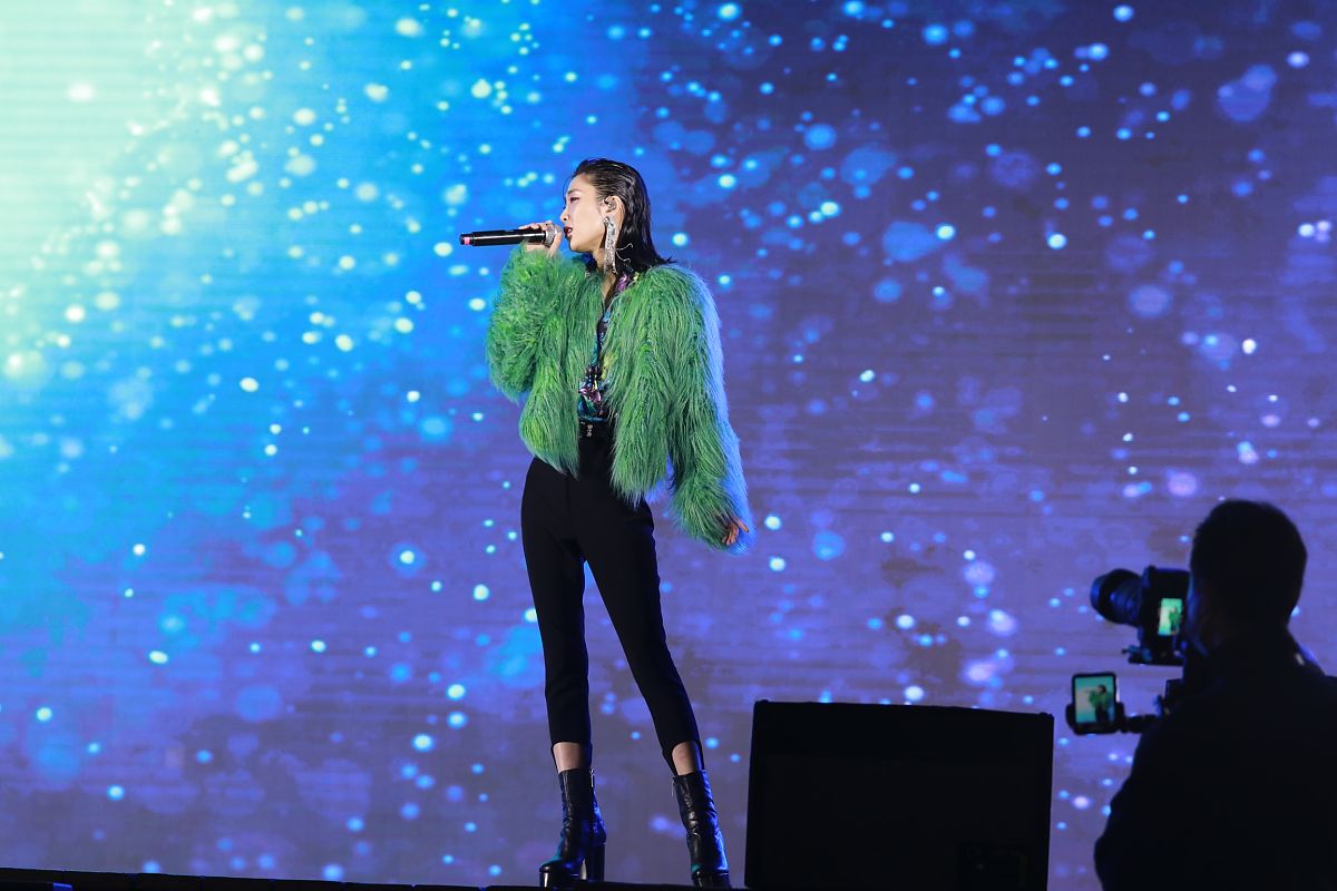 2020年12月24日,上海,明星现身ms上汽r汽车迎新演唱会 .苏诗丁