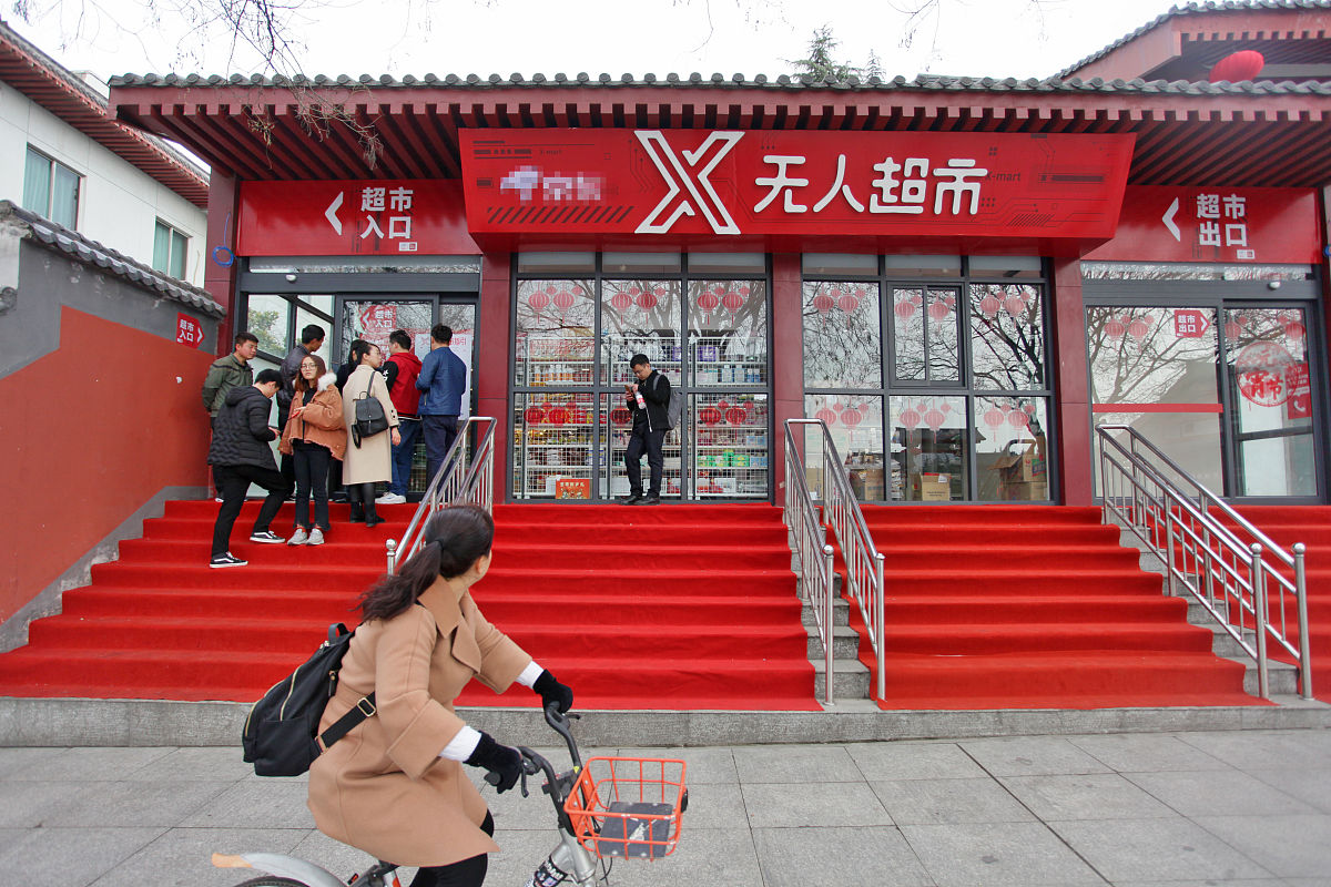 现在住址家乡简介父母住址：附近交通：附近学校：附近超市父母住址家乡简介公司名字 公司背景：公司地址公司官网：生活经历：根据刚刚设定的信息 继续完成以上信息