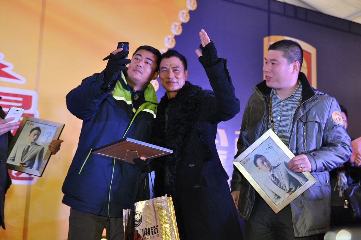 2014年12月07日,辽宁省沈阳市,任达华顶着大雪节气严寒空降沈阳捞金.