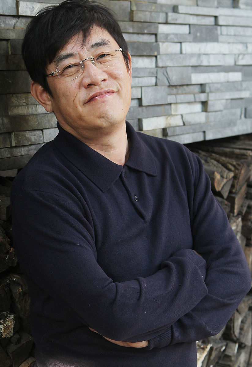2011年2月16日讯,韩国综艺节目"男人的资格"主持人李庆圭写真.s. kore